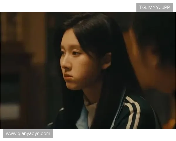 《微暗之火》：5个反转，3个真相，1段令人窒息的感情纠葛